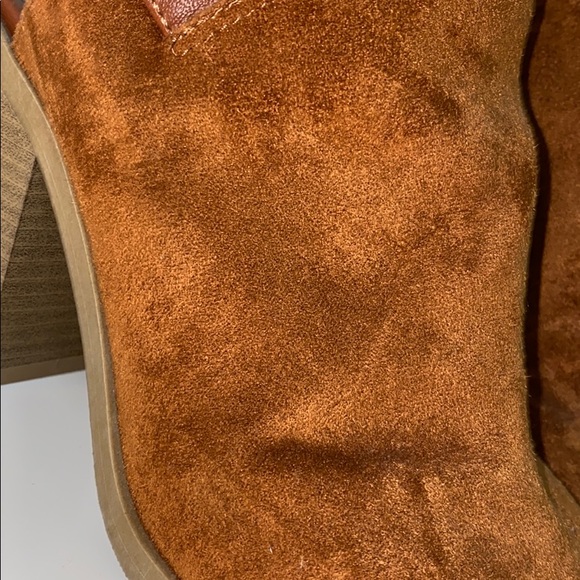 Heels - Picture 3 of 3